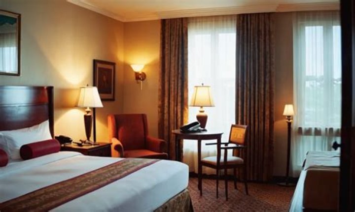 Can a hotel charge you if you don't stay?