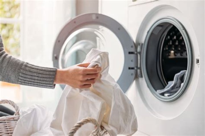 Can a wool rug be washed in the washing machine?