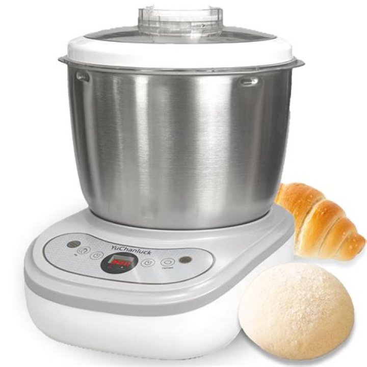 Can you use a blender to mix dough?