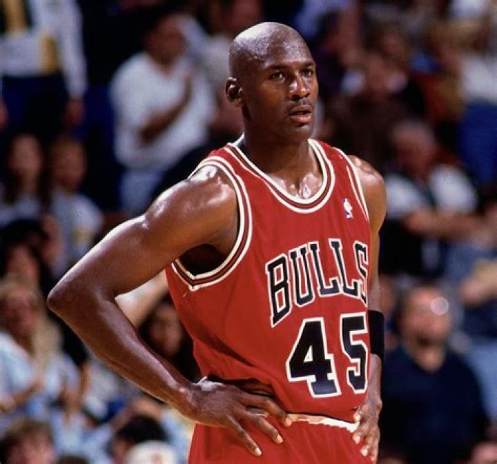 Did Michael Jordan go back to basketball after baseball?