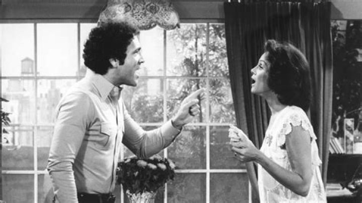 Do Rhoda and Joe get divorced?