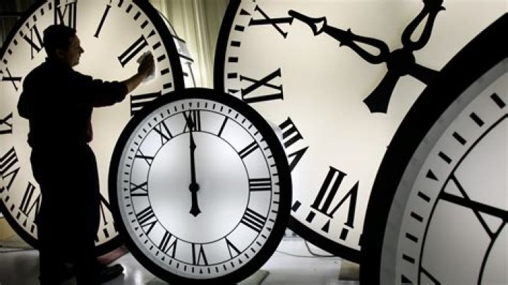 Do the clocks go back tonight in Adelaide?