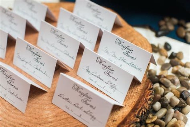 Do you give wedding favors to each guest?