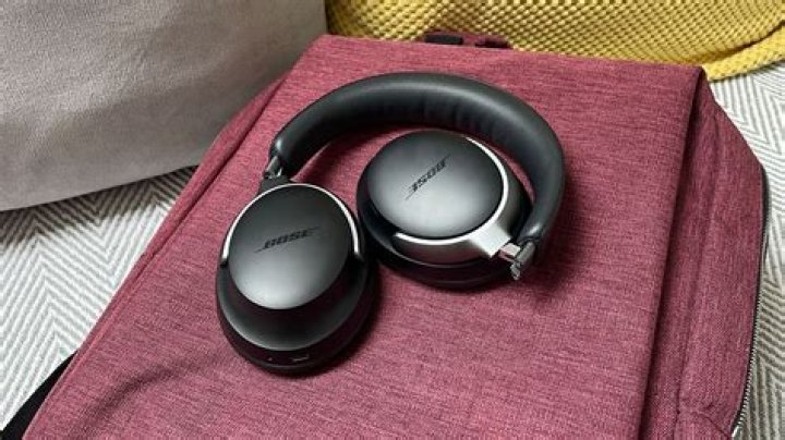 Does Bose headphones work with iPhone?