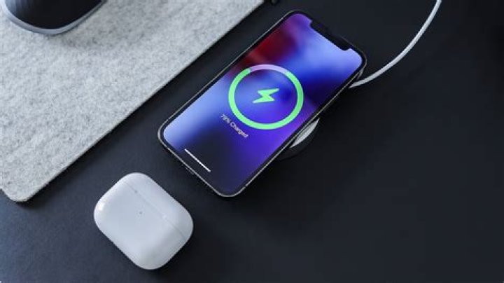 Does Samsung fast charger work on iPhone XS?