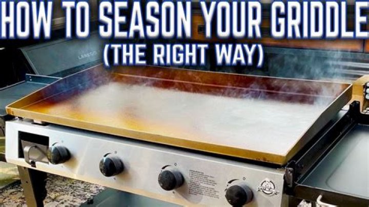 How do I season my gas grill grates