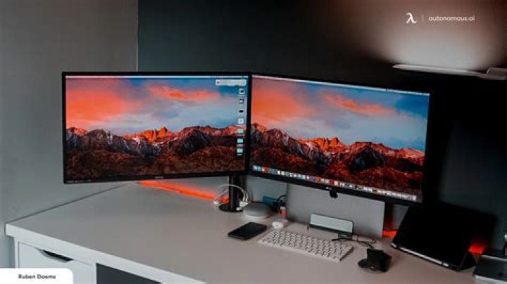 How do I set up a second monitor with my projector?