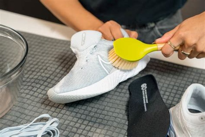 How do you clean smelly trainers?