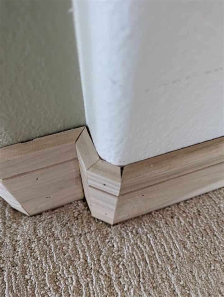 How do you cut carpet around corners?