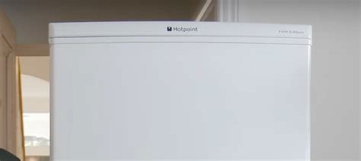 How do you defrost a Hotpoint fridge freezer?