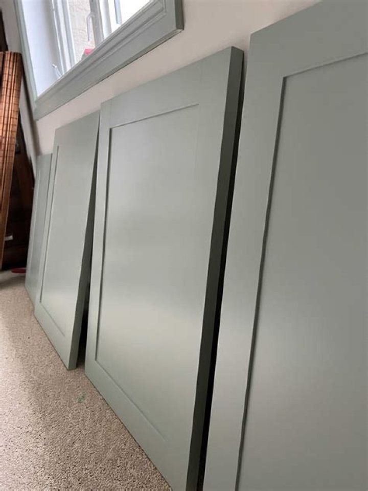 How do you laminate cabinet doors?