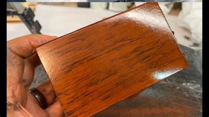 How do you paint wood to look like mahogany?