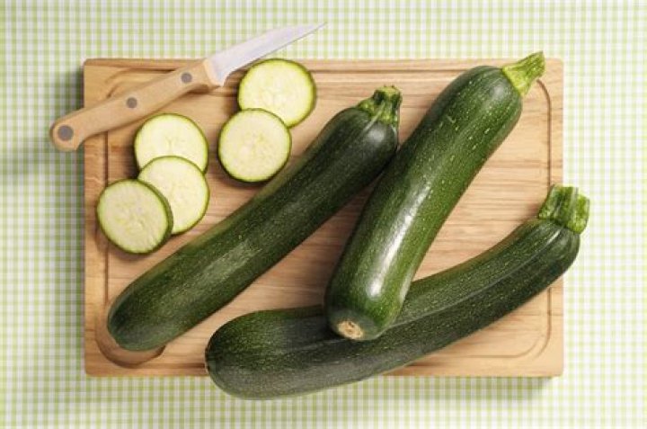 How do you serve raw zucchini?