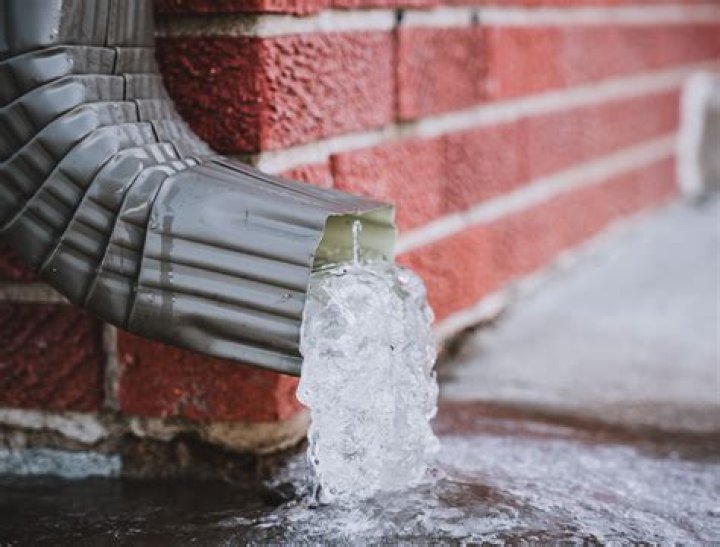 How do you thaw a frozen drain pipe?