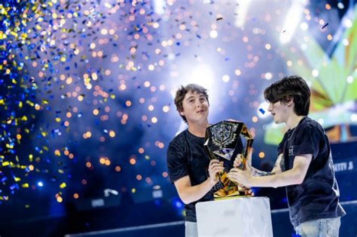 How do you win the game sprouts?