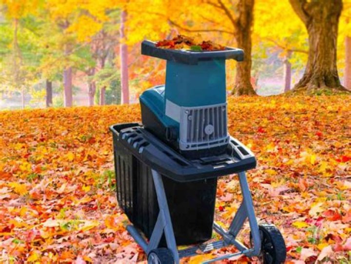 How does a leaf shredder work