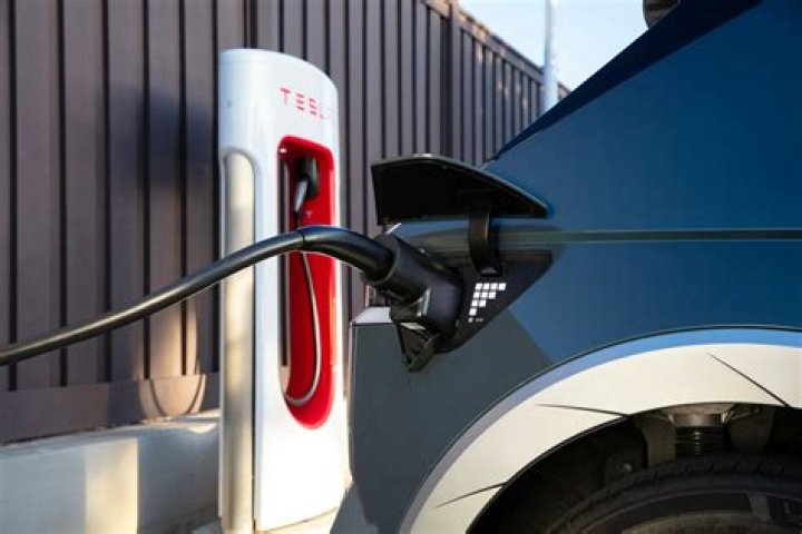 How does an electric supercharger work?