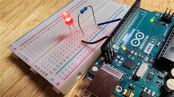 How does the Arduino Uno work?