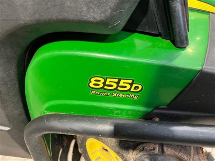 How fast does a John Deere 855D go?