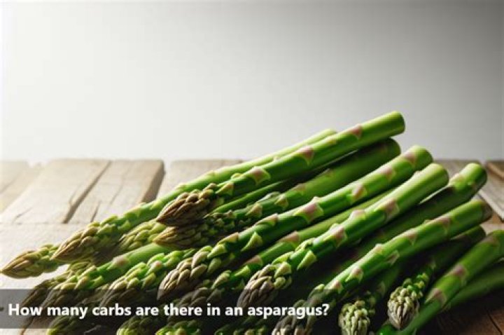 How many calories and carbs are in asparagus?
