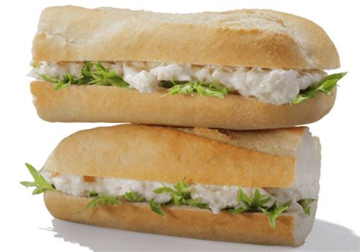 How many calories are in a chicken lettuce baguette with mayo?