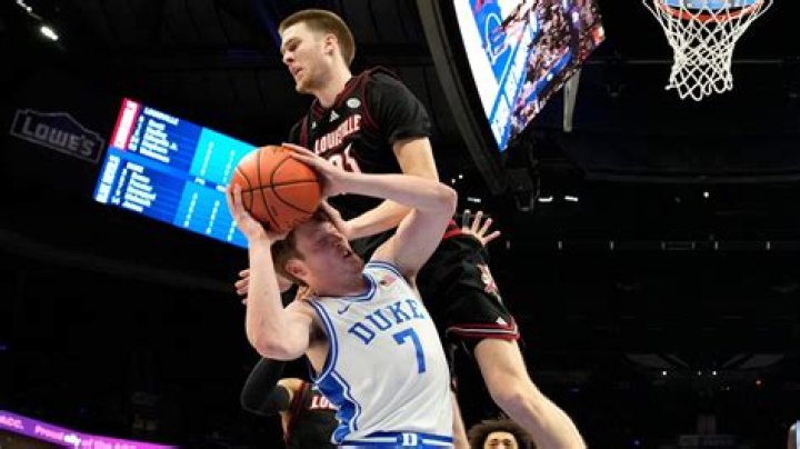 How many fouls do you get in college?
