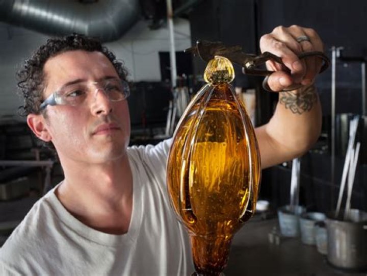 How much do glass blowers make per hour?