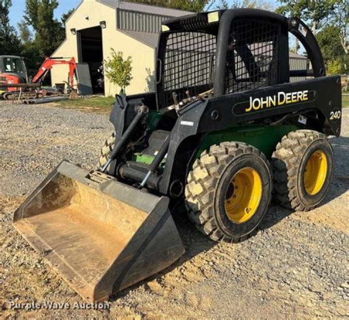 How much does a John Deere 240 Skid Steer weight?