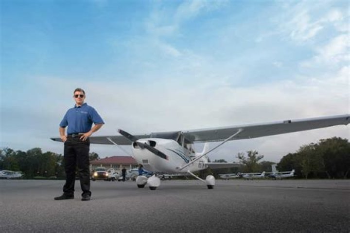 How much does a new Cessna 172 Skyhawk cost