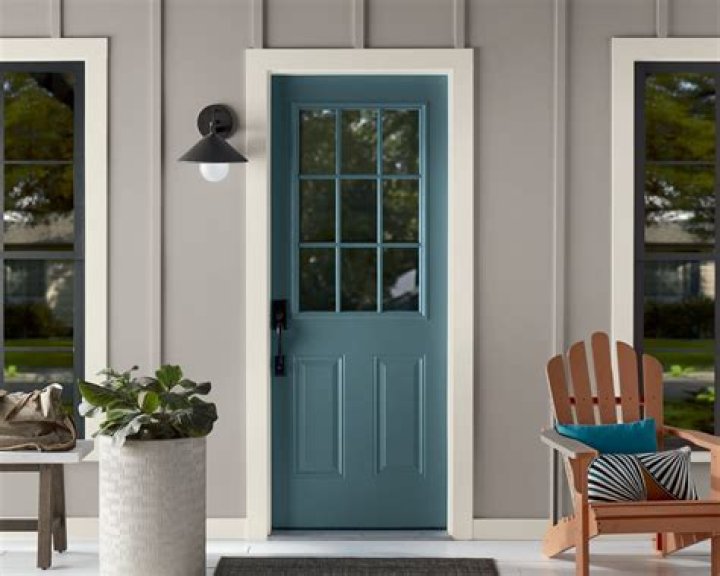 How much paint do I need to paint a door?