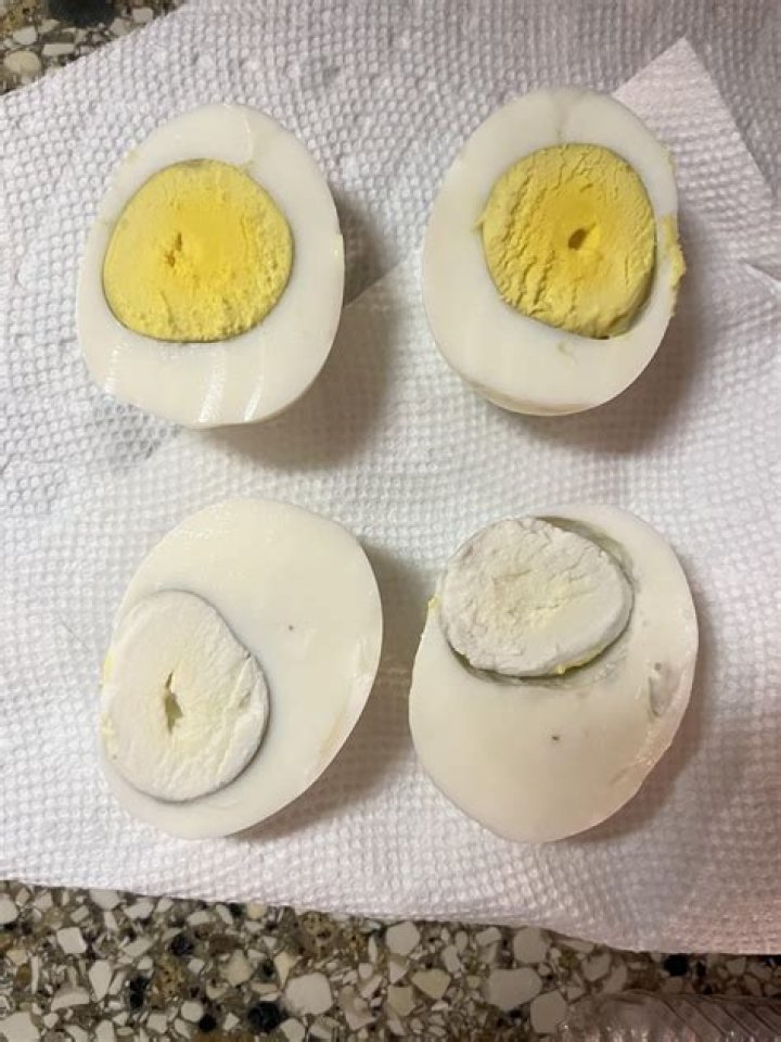 Is there any fat in boiled eggs