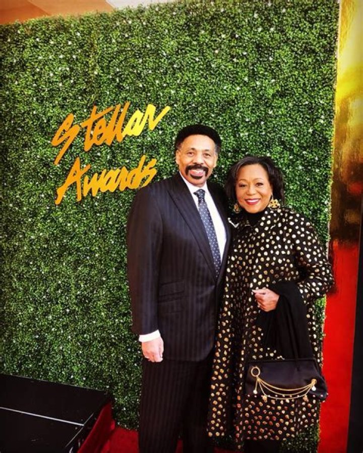 Is Tony Evans Priscilla Shirer's dad?