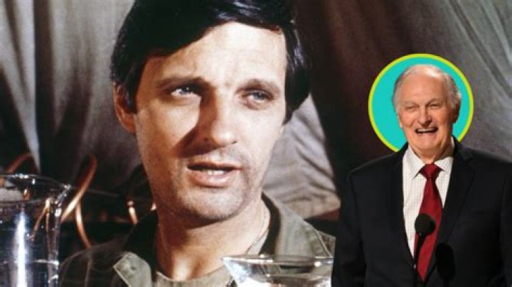 Is Wayne Rogers from MASH still alive?