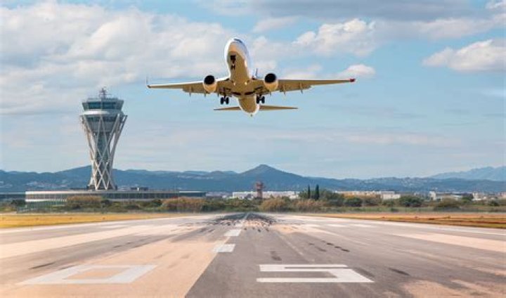 What airlines fly out of Hilton Head