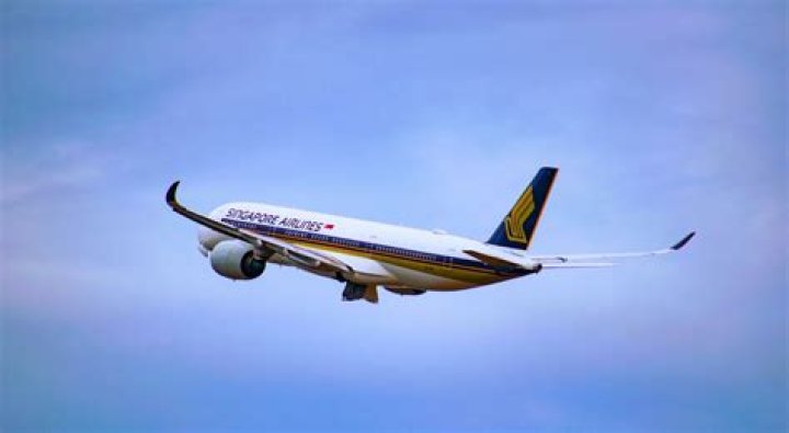 What airlines fly to West Virginia