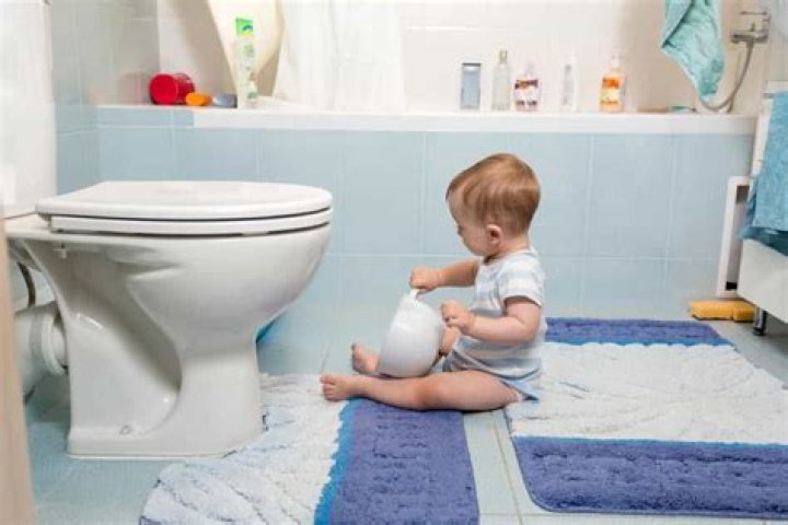 What causes urine smell in bathroom?