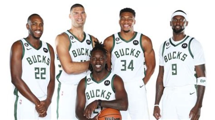 What color green is Milwaukee Bucks?
