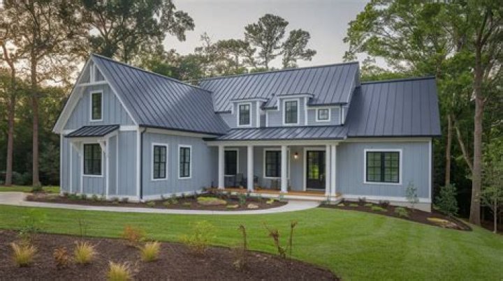 What color roof goes with blue siding
