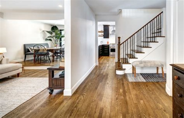 What color walls go with hardwood floors