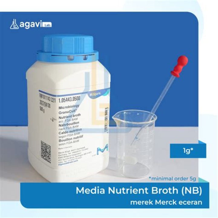 What does nutrient broth contain