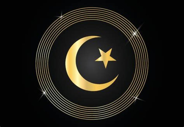 What does the star and crescent mean in Pakistani flag