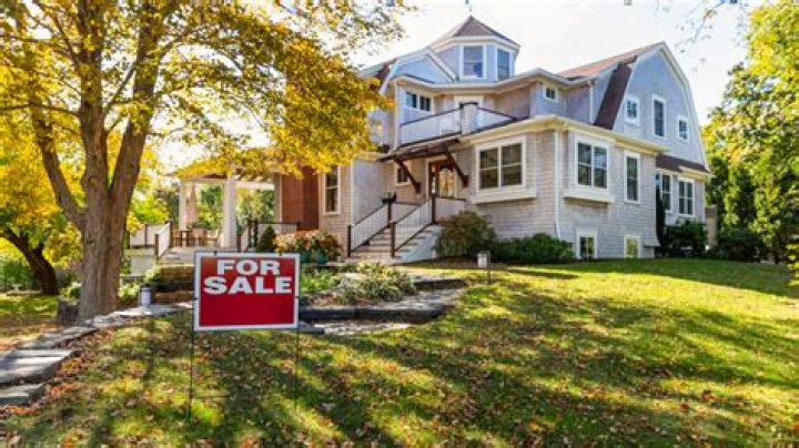 What fees need to be paid when selling a house?