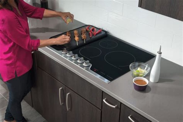 What is a bridge element on a cooktop