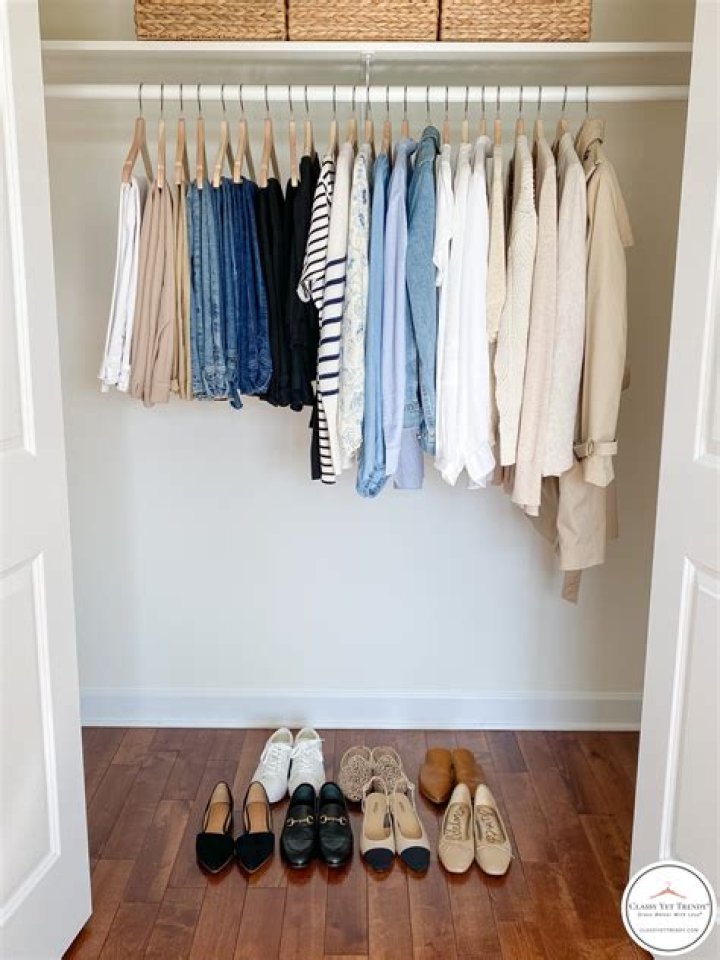 What is a minimalist wardrobe?