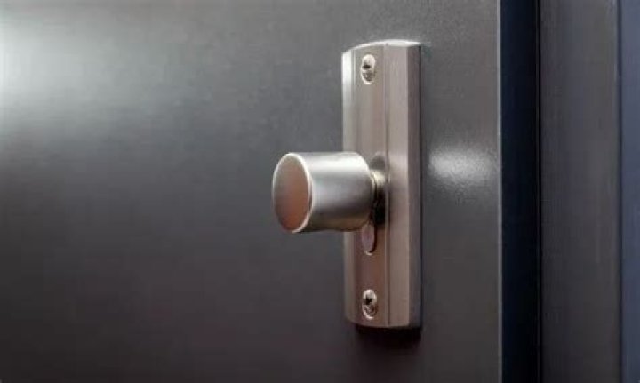 What is a thumb lock?