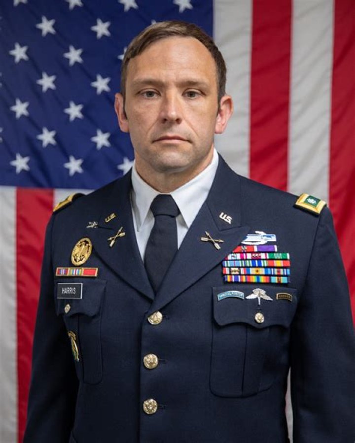 What is an army lieutenant?