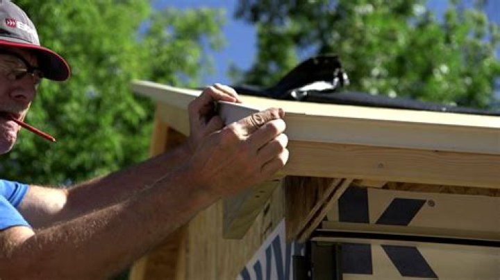 What is eave starter