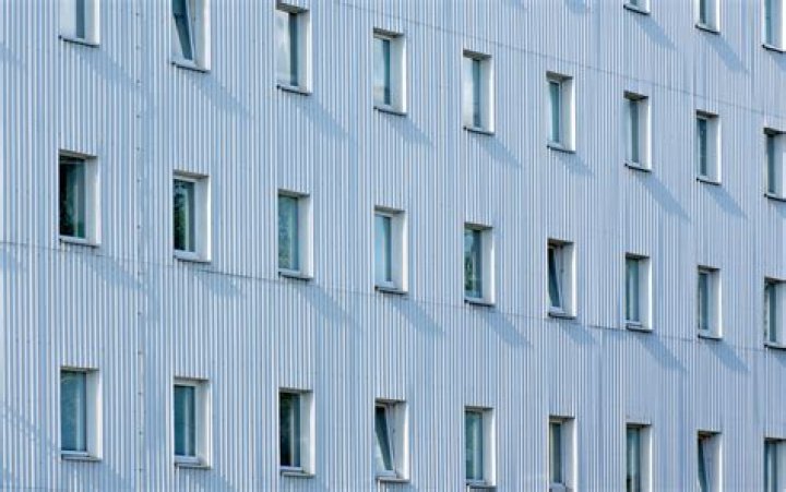 What is the best thing to use to clean aluminum siding?