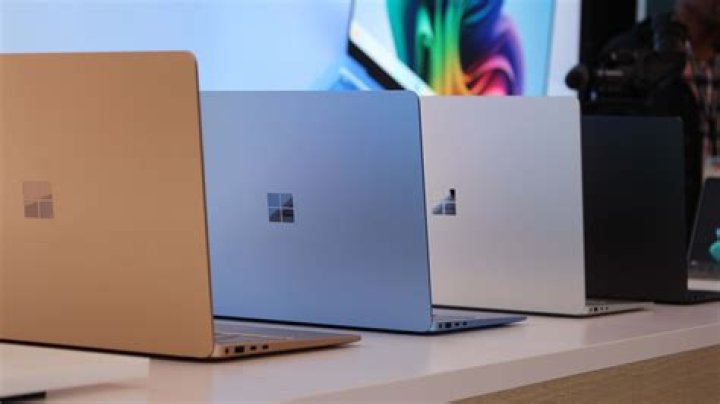 What is the difference between Microsoft Surface and laptop?