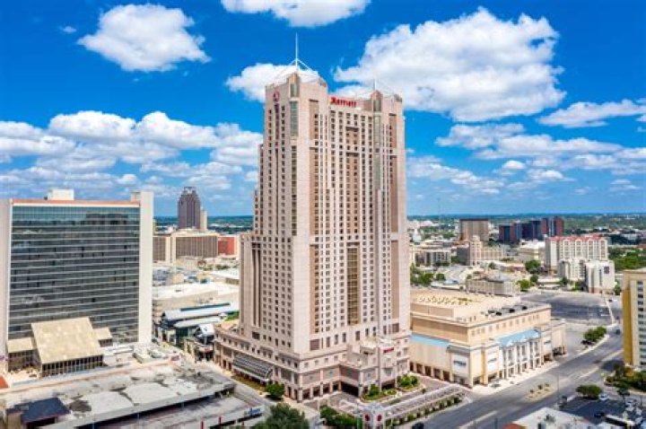 What is the tall building in San Antonio
